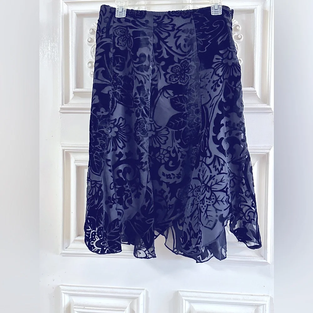 90’s CHIC Grunge MIDI Skirt By Notations, Velvety Floral Design Ruffled Length - Picture 3 of 16